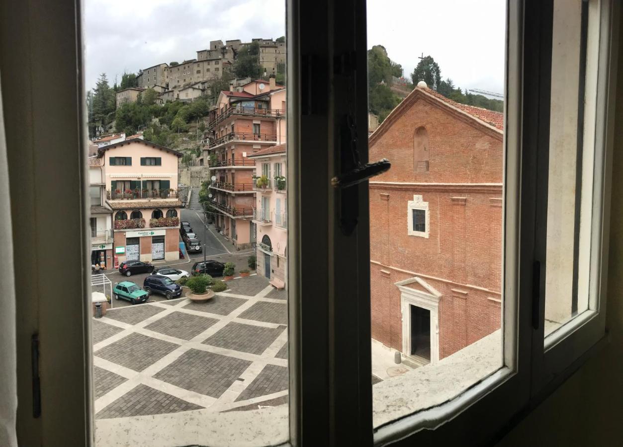 Al Campanile Centro Storico Ampio Luminoso E Panoramico Appartamento Trilocale Carsoli Bagian luar foto