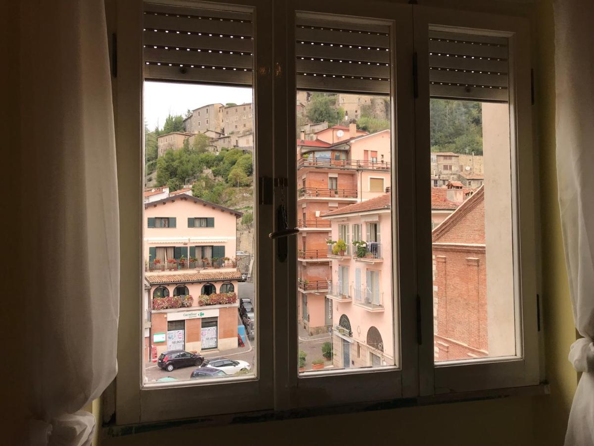 Al Campanile Centro Storico Ampio Luminoso E Panoramico Appartamento Trilocale Carsoli Bagian luar foto