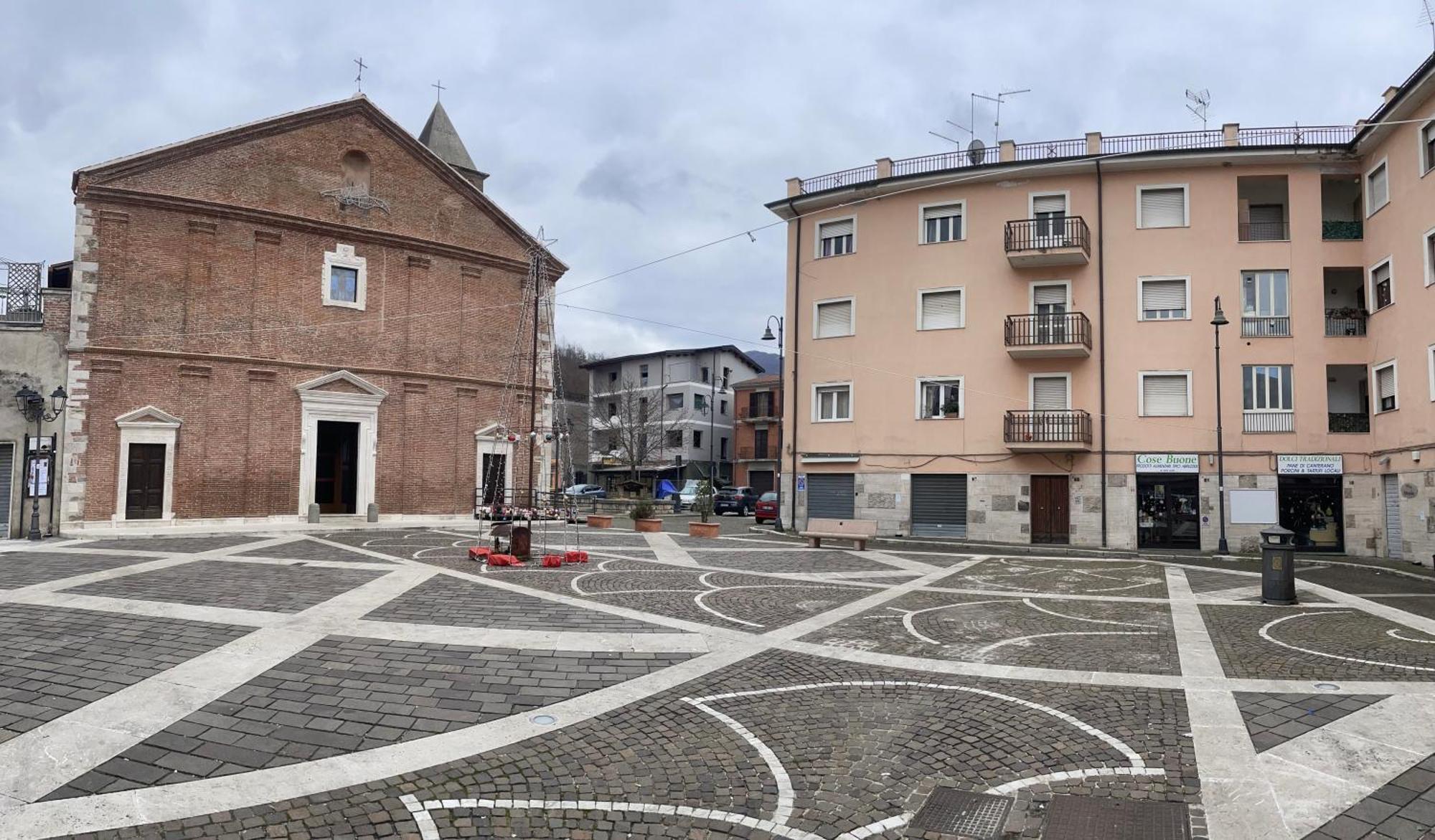 Al Campanile Centro Storico Ampio Luminoso E Panoramico Appartamento Trilocale Carsoli Bagian luar foto
