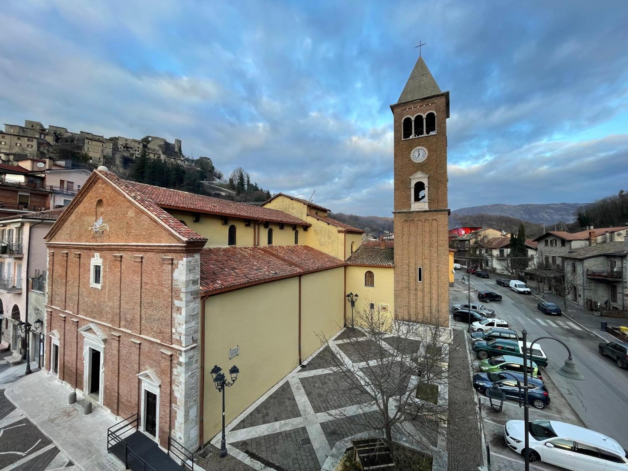 Al Campanile Centro Storico Ampio Luminoso E Panoramico Appartamento Trilocale Carsoli Bagian luar foto