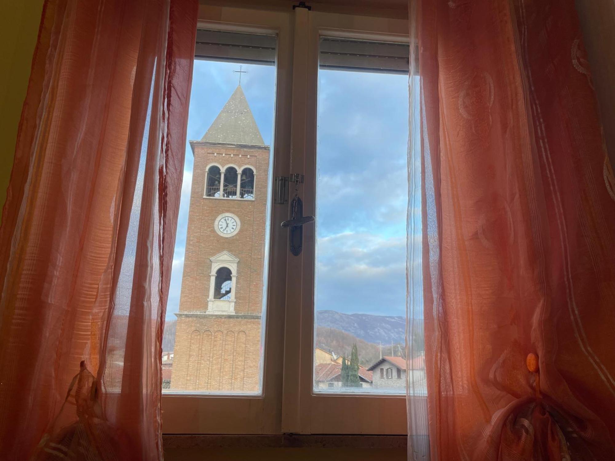 Al Campanile Centro Storico Ampio Luminoso E Panoramico Appartamento Trilocale Carsoli Bagian luar foto
