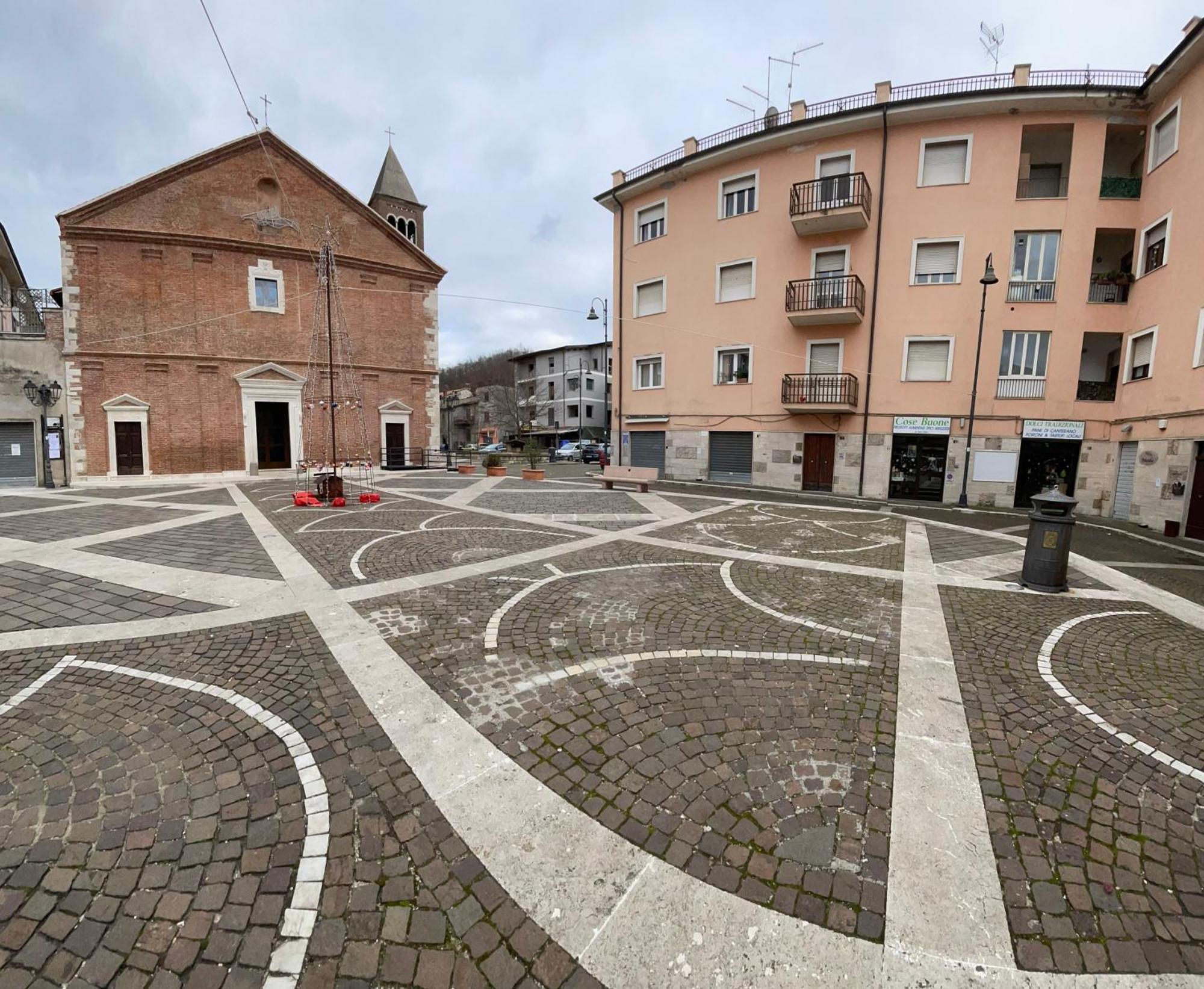 Al Campanile Centro Storico Ampio Luminoso E Panoramico Appartamento Trilocale Carsoli Bagian luar foto